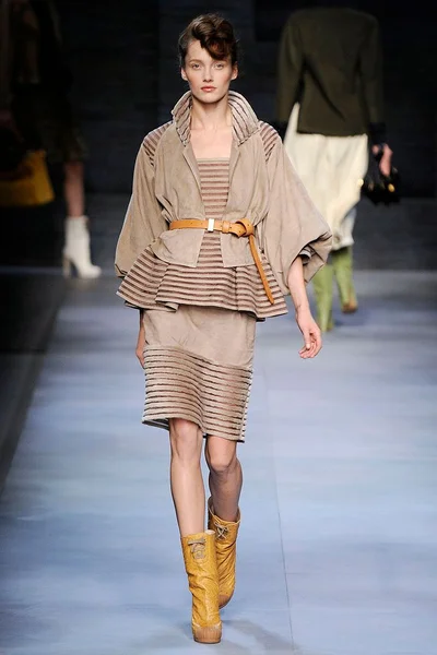 Look 14